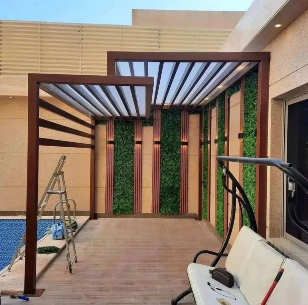 تركيب العشب الصناعي والطبيعي